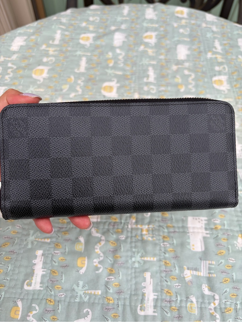 Louis Vuitton Zippy Vertical Wallet (PRICE FIRM)